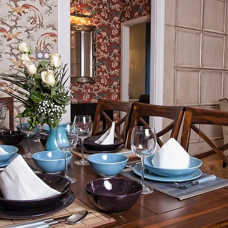 Palace Apartment *